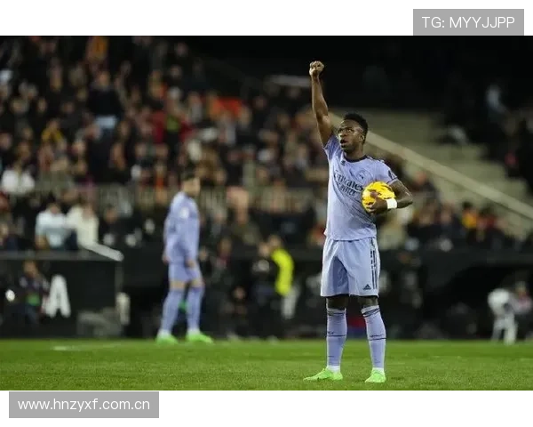 五大联赛前锋出场时间榜：维尼修斯领先